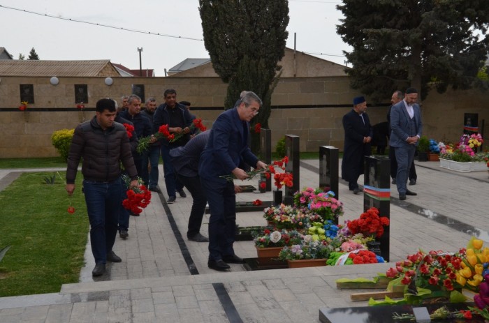 Qaradağda Şəhidlər xiyabanı ziyarət edildi - FOTOLAR