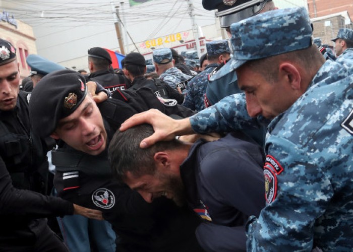 Ermənistanda 35 nəfər etirazlar zamanı saxlanıldı