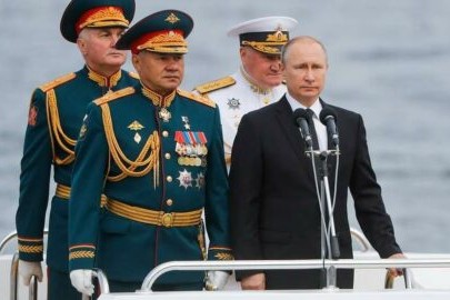 Ukrayna "Bayraktar"la Putinin “parad gəmisi”ni VURDU - VİDEO