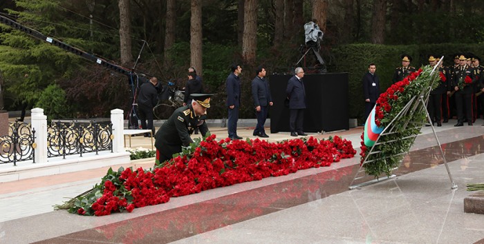 Arzu Rəhimov Ulu Öndərin məzarını ziyarət etdi (FOTOLAR)