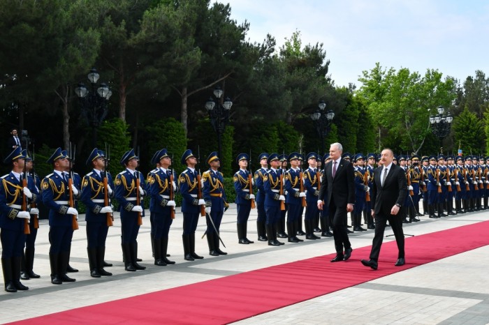 İlham Əliyev Litva Prezidentini qarşıladı - FOTOLAR