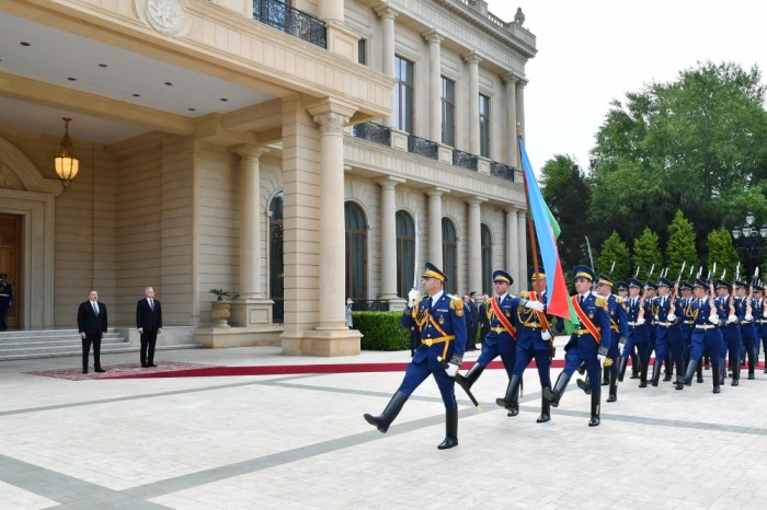 İlham Əliyev Litva Prezidentini qarşıladı - FOTOLAR