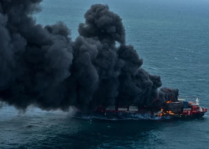 Çində neft tankeri partladı - Ölən və yaralananlar var