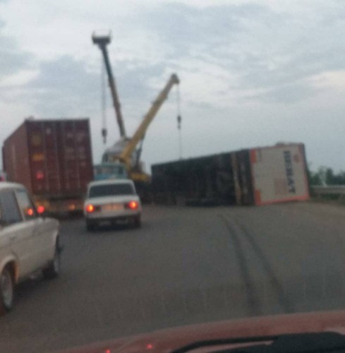 Azərbaycanda TIR körpünün üstündə AŞDI - FOTO