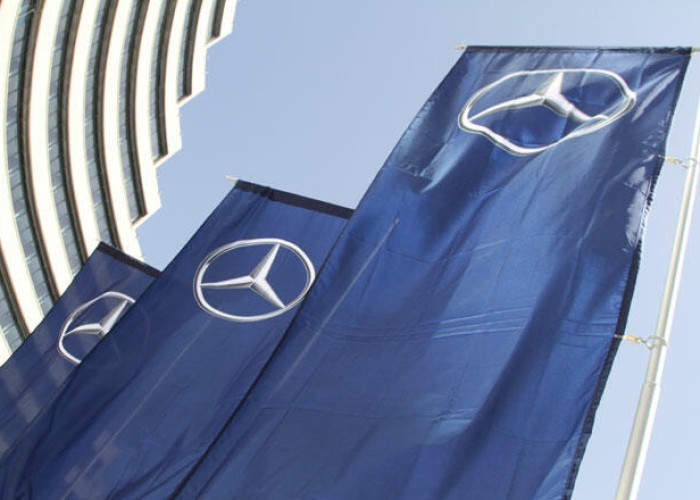 "Mercedes" 1 milyona yaxın avtomobilini geri çağırır