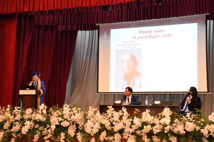 Dünya şöhrətli alimə ADNSU-nun Fəxri doktoru diplomu təqdim olunub - FOTO