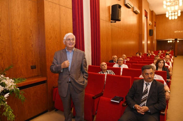 Dünya şöhrətli alimə ADNSU-nun Fəxri doktoru diplomu təqdim olunub - FOTO