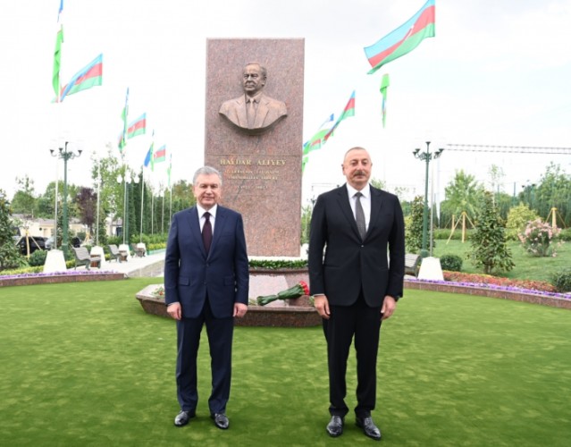 Prezidentlər Daşkənddə Heydər Əliyev Meydanının açılışını etdilər - FOTOLAR (YENİLƏNİB)