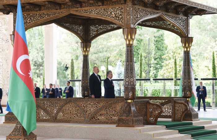 Özbəkistan Prezidenti İlham Əliyevi belə qarşıladı - FOTOLAR