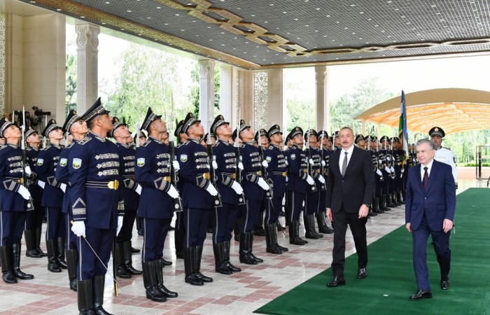 Özbəkistan Prezidenti İlham Əliyevi belə qarşıladı - FOTOLAR