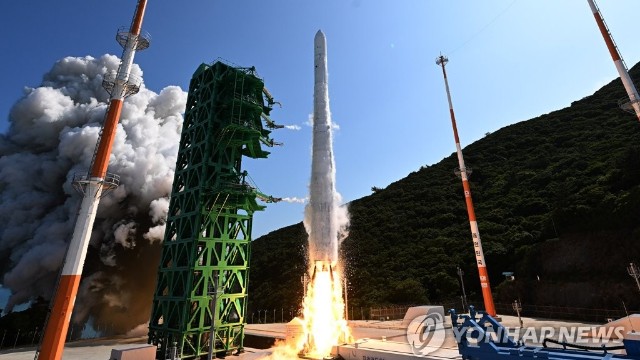 Koreya öz kosmik raketini buraxdı 
