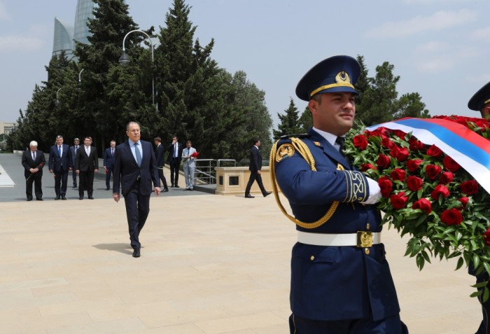 Lavrov Şəhidlər xiyabanını ziyarət edib - FOTO