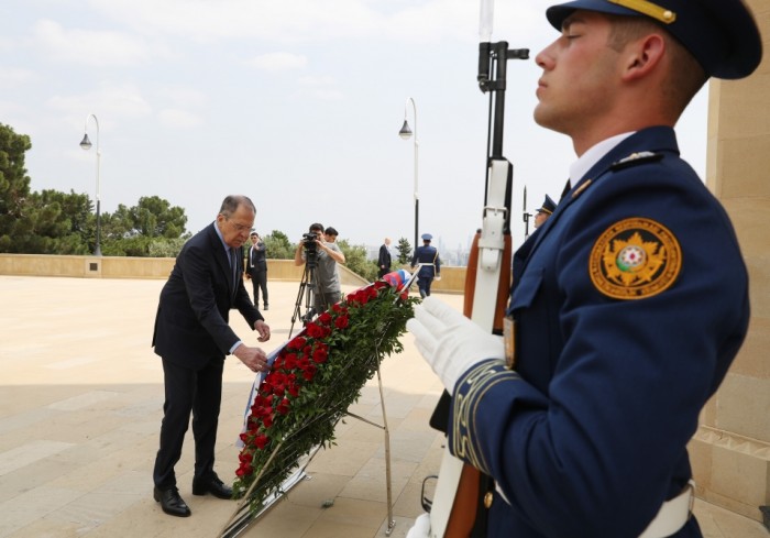 Lavrov Şəhidlər xiyabanını ziyarət edib - FOTO