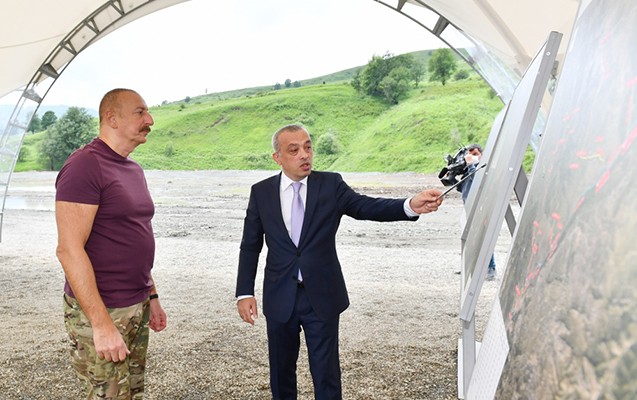 İlham Əliyev Laçında “Həkəriçay” su anbarı layihəsi ilə tanış oldu - FOTO