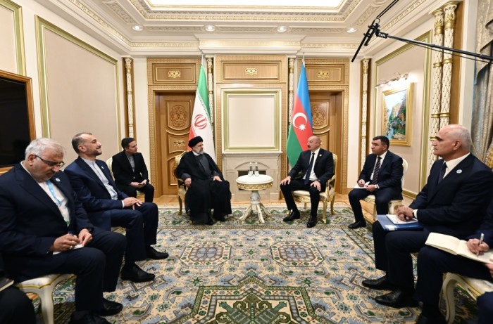 İlham Əliyev İran Prezidenti ilə görüşdü - FOTOLAR (YENİLƏNİB)