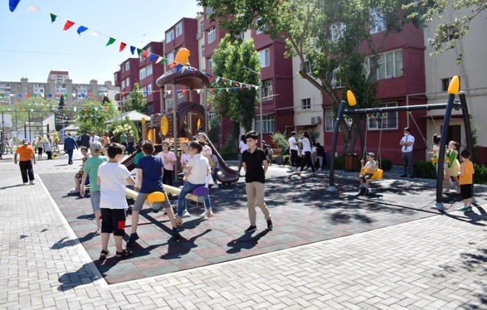 Bakıda daha bir həyət abadlaşdırıldı - FOTOLAR