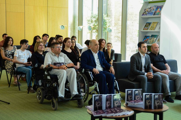 UNEC məzununun ilk kitabının təqdimatı oldu - FOTOLAR