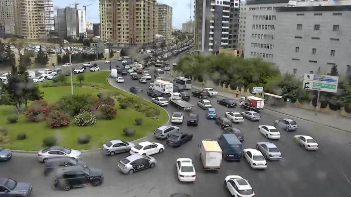 Bakıda təmirə görə tıxac yarandı - FOTO