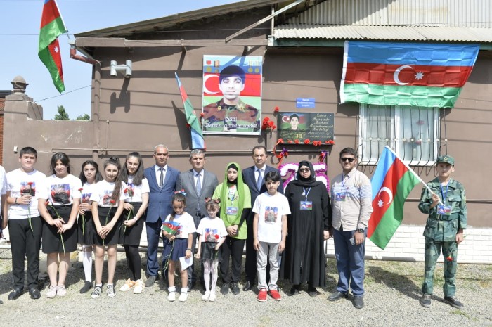 Lənkəranda Vətən müharibəsi şəhidinin xatirə lövhəsi açıldı - FOTOLAR