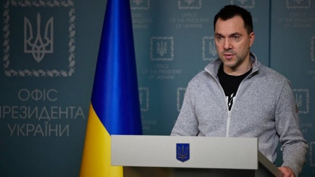 "Ukraynada silah çatışmazlığı var" - Arestoviç