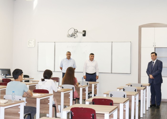 Azərbaycan-Fransız Universitetinə qəbul imtahanı keçirildi - FOTOLAR