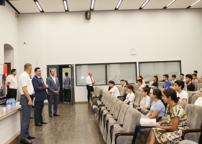 Azərbaycan-Fransız Universitetinə qəbul imtahanı keçirildi - FOTOLAR