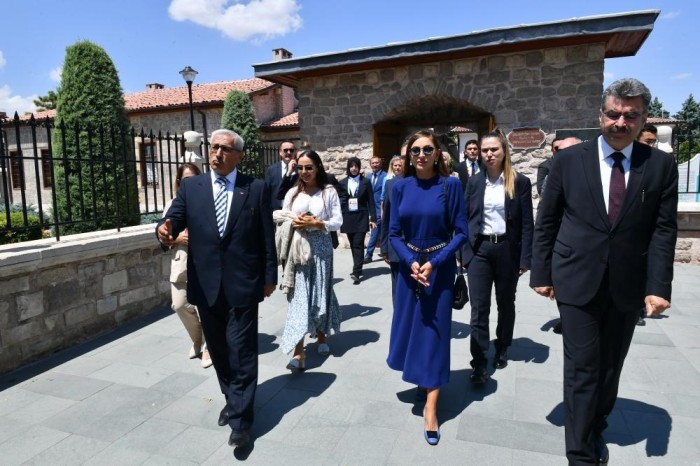 Mehriban Əliyeva və Leyla Əliyeva Konyada Mövlanə muzeyini ziyarət EDİB - FOTO