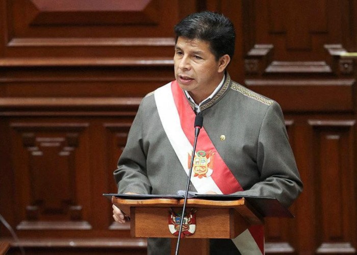 Peru prezidentinin evində axtarış APARILDI