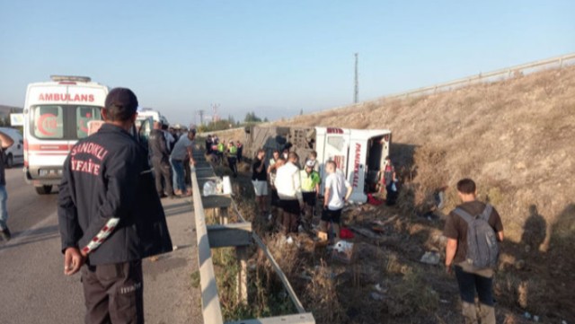 Çağırışçıları aparan avtobus aşdı: bir nəfər ölüb, 30 nəfər yaralanıb - FOTO