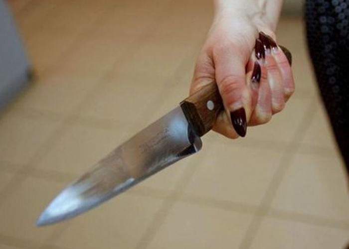 51 yaşlı qadın bıçaqlandı