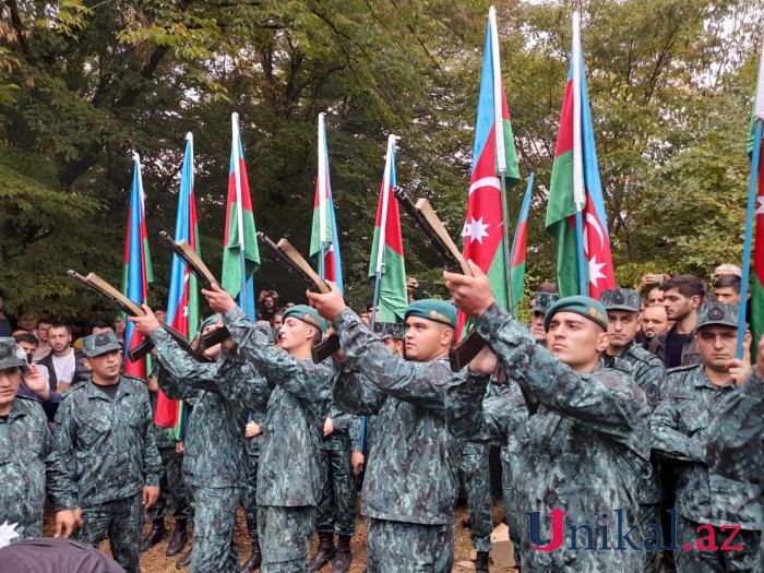 Şəhid XTQ zabiti torpağa tapşırıldı - FOTOLAR