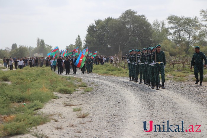 General şəhid baş çavuşun dəfninə qatıldı - FOTOLAR