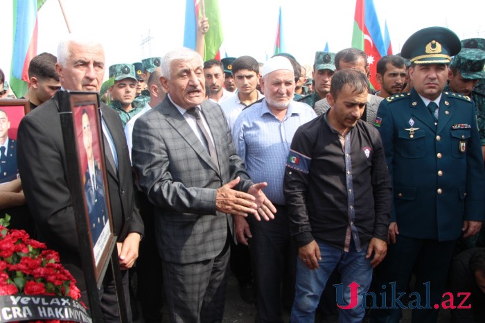 General şəhid baş çavuşun dəfninə qatıldı - FOTOLAR