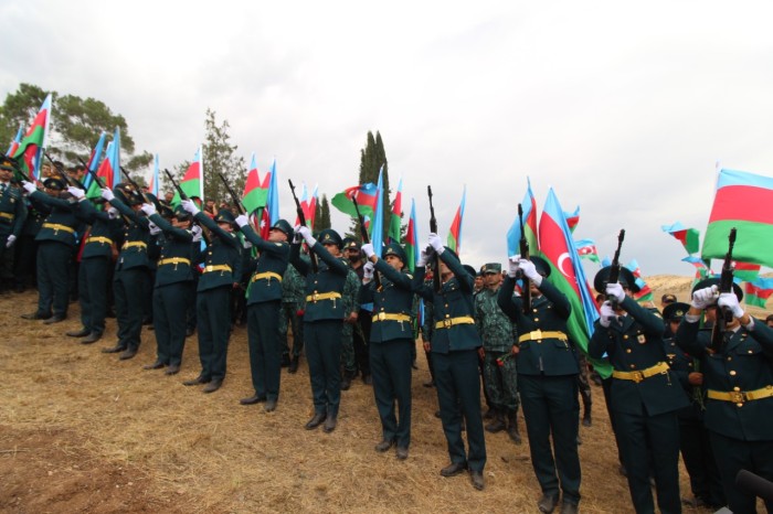 Şəhid baş gizir son mənzilə yola salındı - FOTOLAR