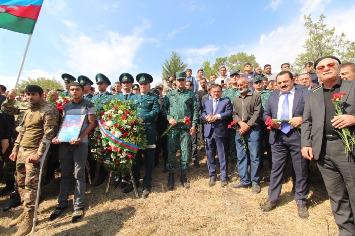 Şəhid baş gizir son mənzilə yola salındı - FOTOLAR