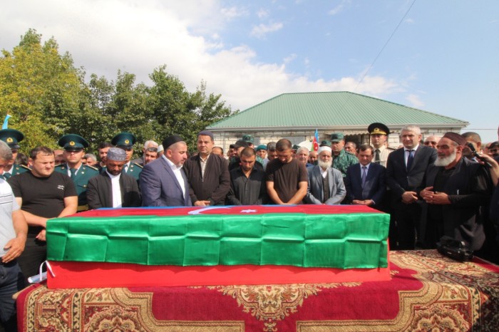 Şəhid baş gizir son mənzilə yola salındı - FOTOLAR