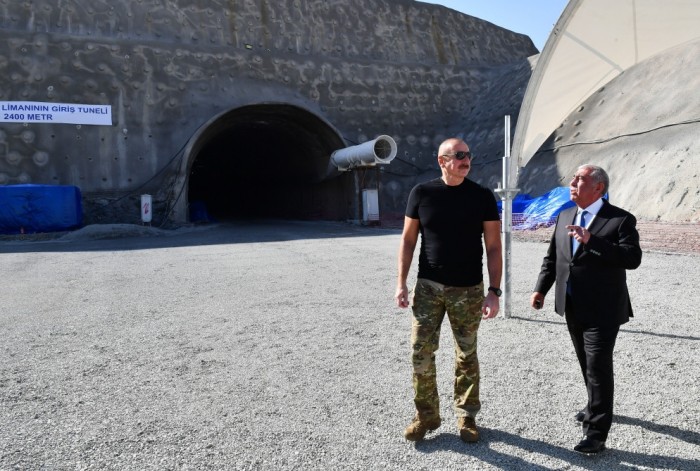 Prezident Kəlbəcər-Laçın yolunda yeni inşa edilən tunellə tanış olub - FOTO