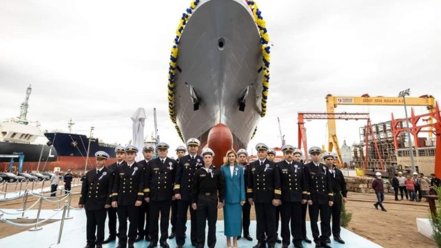 Türkiyənin Ukrayna üçün inşa etdiyi hərbi gəmi suya buraxıldı