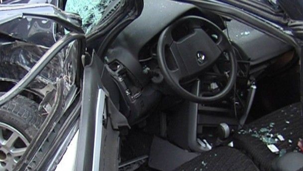 “Mercedes” dirəyə çırpıldı:2 nəfər öldü