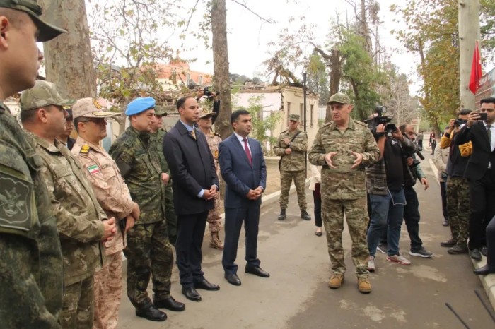 Hərbi attaşelər Gəncədə terror qurbanlarının xatirəsini anıblar - FOTOLAR