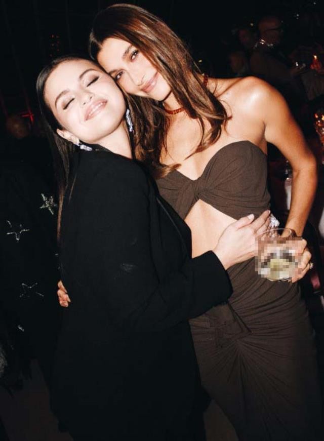 Selena Qomez və Heyli Biber ilk dəfə bir arada - FOTOLAR