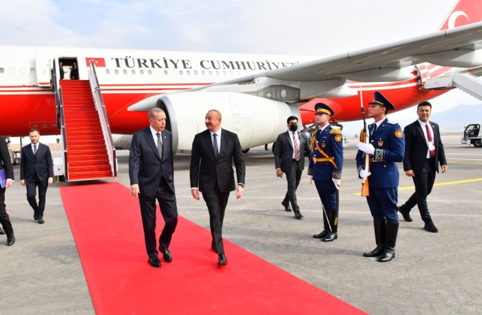 Ərdoğanın təyyarəsi Zəngilan aeroportuna eniş etdi - VİDEO