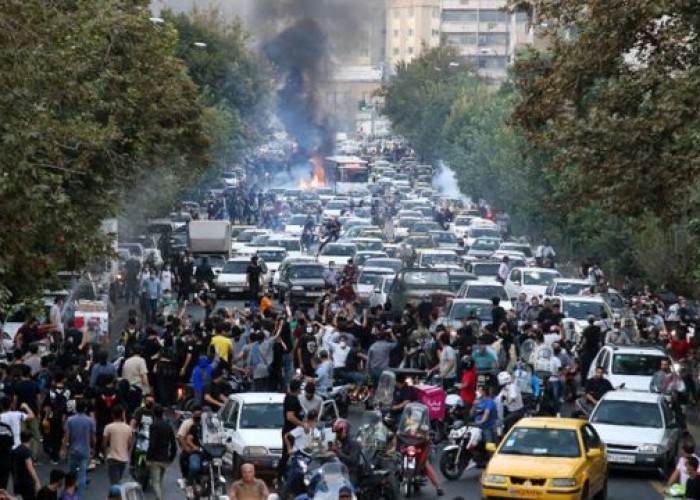 İranda etirazlara görə helikopter havaya qaldırıldı - VİDEO