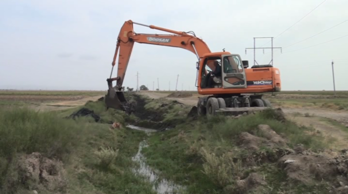 Samuxda yeni beton kanal çəkilir - FOTOLAR