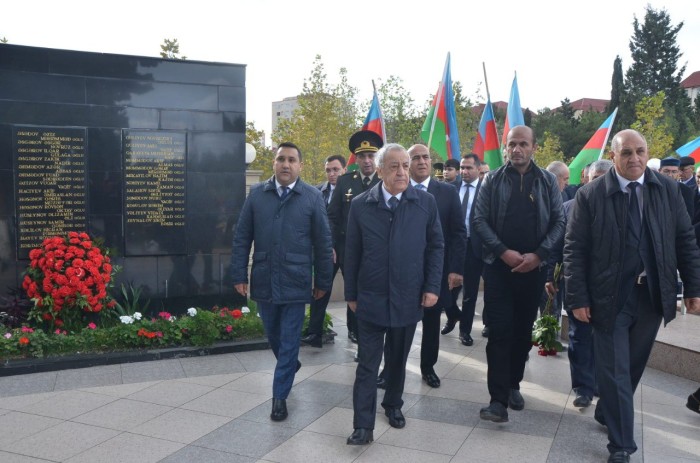 Malik İsaqov şəhidin məzarını ziyarət etdi - FOTOLAR