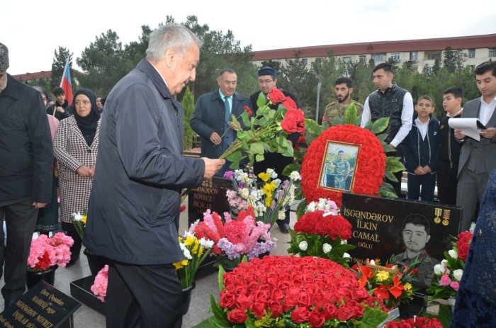 Malik İsaqov şəhidin məzarını ziyarət etdi - FOTOLAR