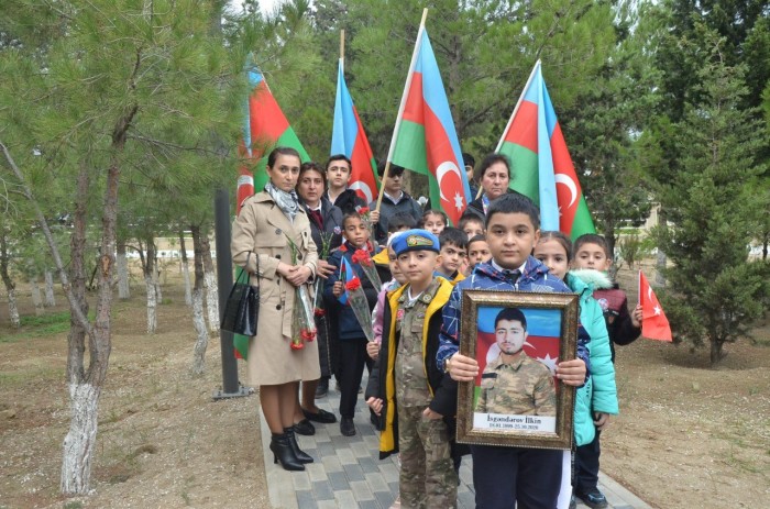 Malik İsaqov şəhidin məzarını ziyarət etdi - FOTOLAR