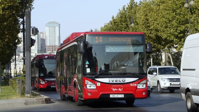 153 avtobusun hərəkət intervalında gecikmələr var 