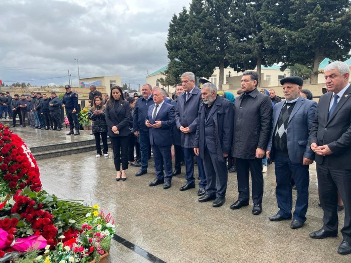 İcra başçısı şəhidin məzarını ziyarət etdi - FOTOLAR