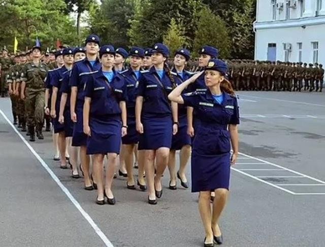 Putin qadın pilotları cəbhəyə göndərdi 